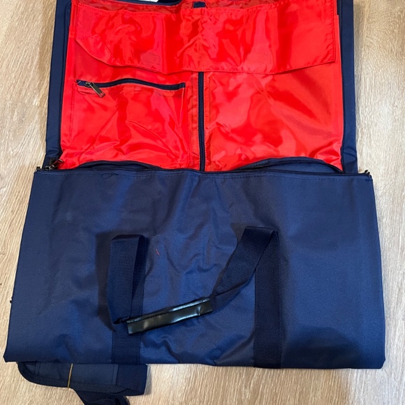 First Class 26” garment to duffel bag with shoulder strap. -new with tag - Picture 3 of 5